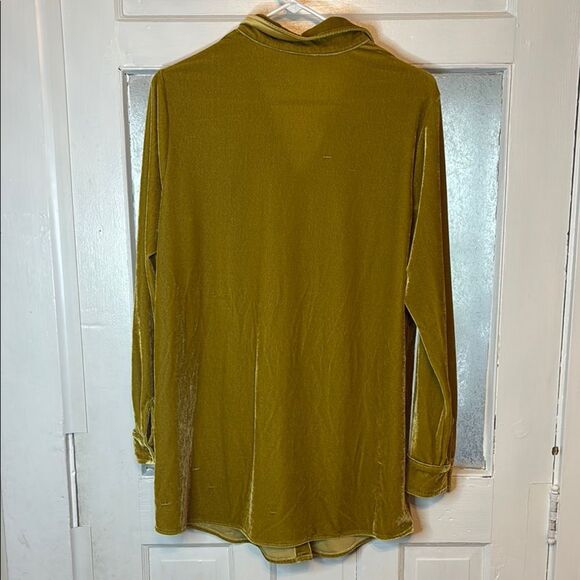 Soft Surroundings Women’s Gold Long Sleeve Velvet Button Down Shirt Size Medium - Picture 6 of 6